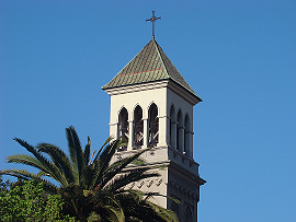 věžička katedrály na náměstí Victoria